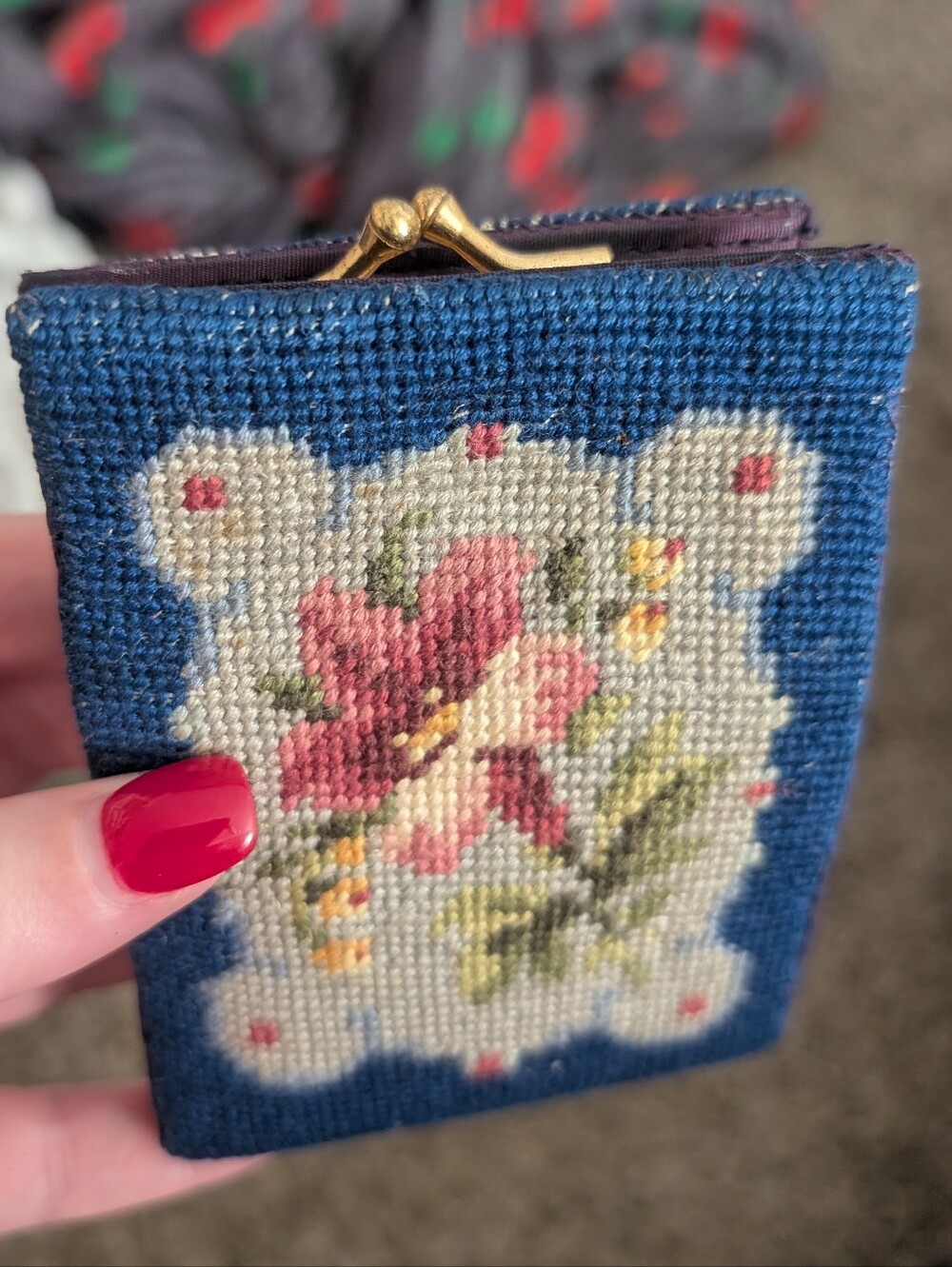 Vintage Embroidered Kiss Lock Purse Wallet